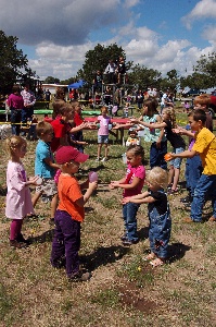 pie festival baloon toss